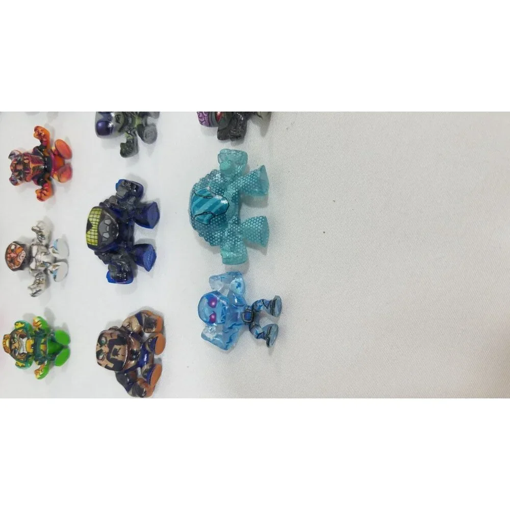 Million Warriors 20-Pack Blind Bag Collection With Launcher Mini Figures